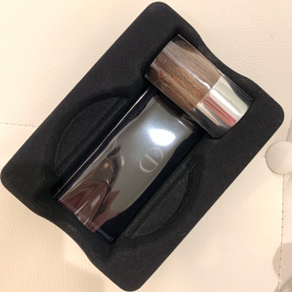 DIOR Nude Air Luminizer 002 - Picture 3 of 4